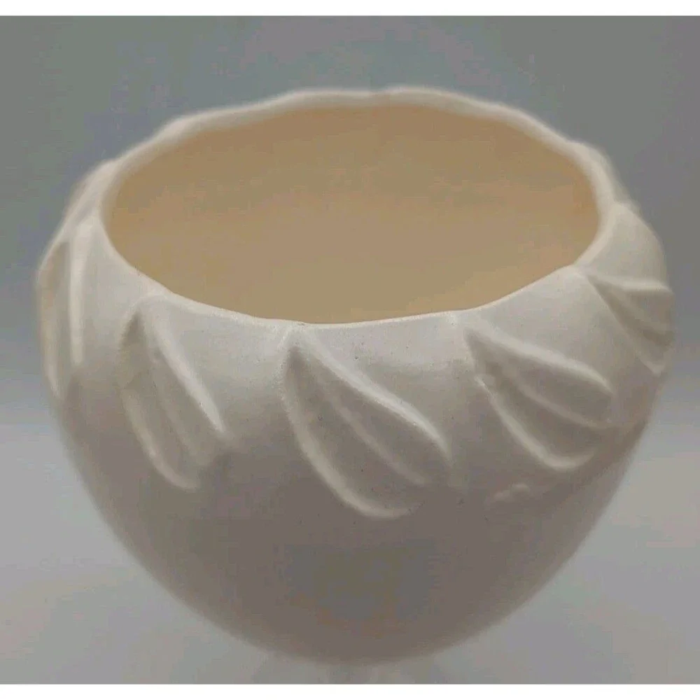 Vintage Ceramic Planter with a Leaf Design Around Edge USA C1